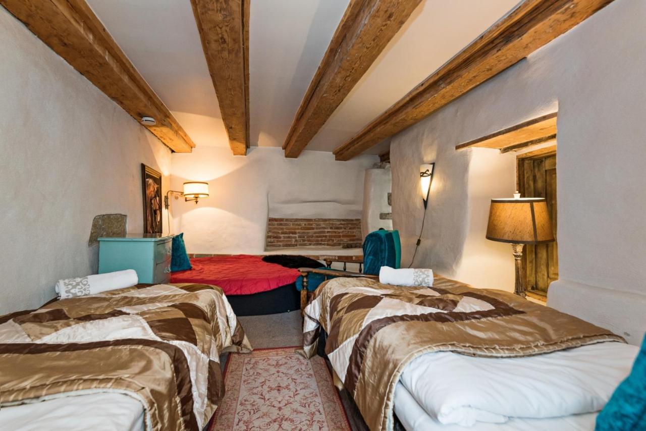 Oldhouse Apartments - Tallinn Old Town Bagian luar foto