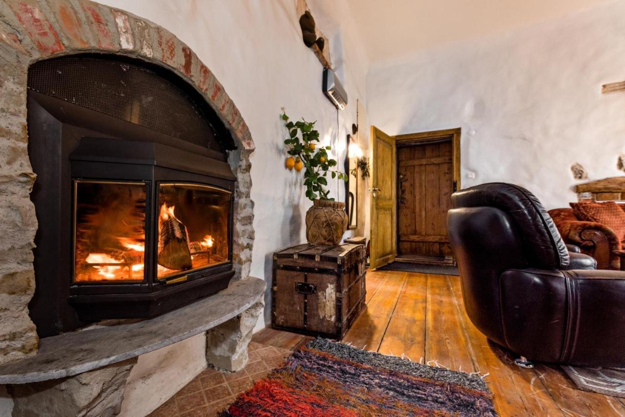 Oldhouse Apartments - Tallinn Old Town Bagian luar foto