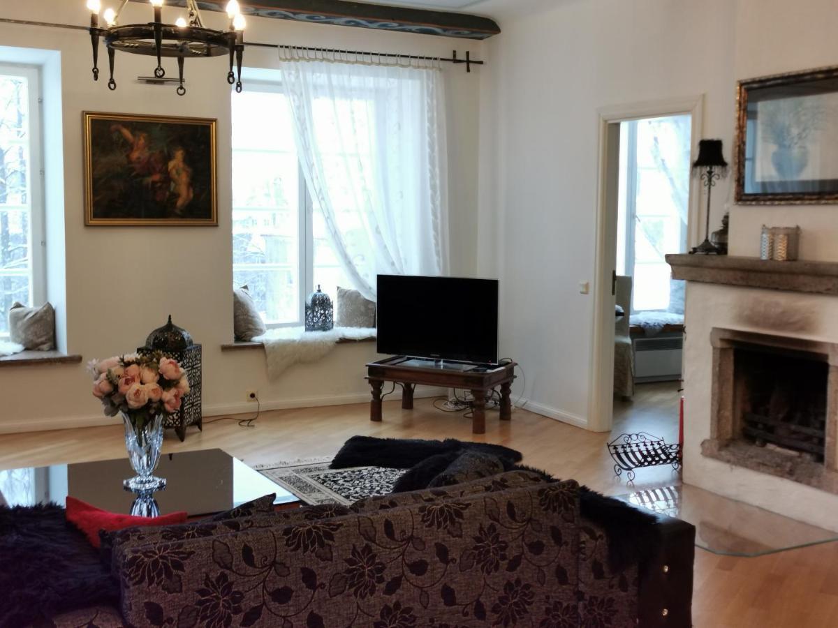 Oldhouse Apartments - Tallinn Old Town Bagian luar foto