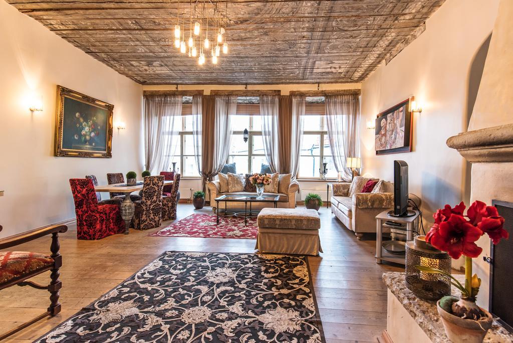 Oldhouse Apartments - Tallinn Old Town Bagian luar foto