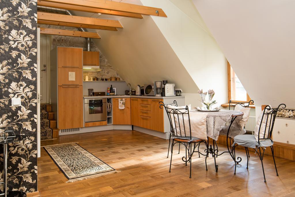 Oldhouse Apartments - Tallinn Old Town Bagian luar foto