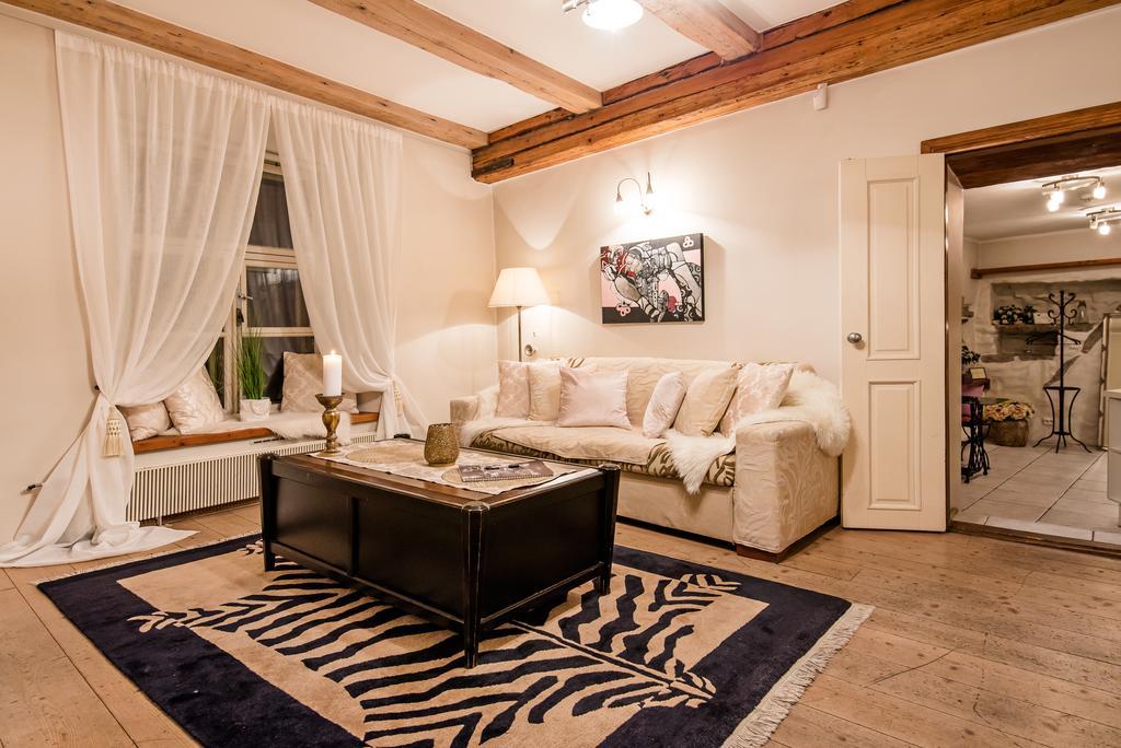 Oldhouse Apartments - Tallinn Old Town Bagian luar foto