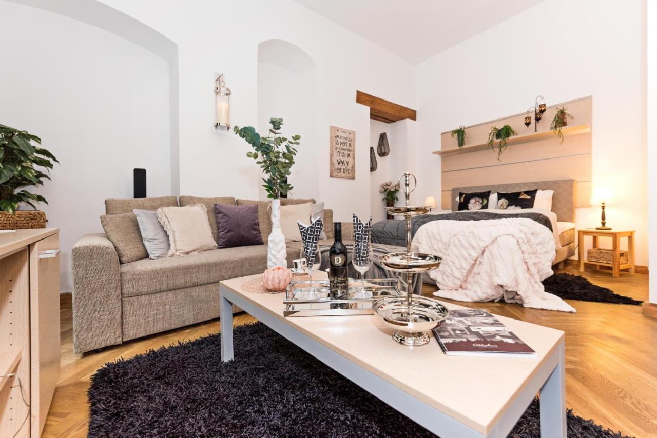 Oldhouse Apartments - Tallinn Old Town Bagian luar foto