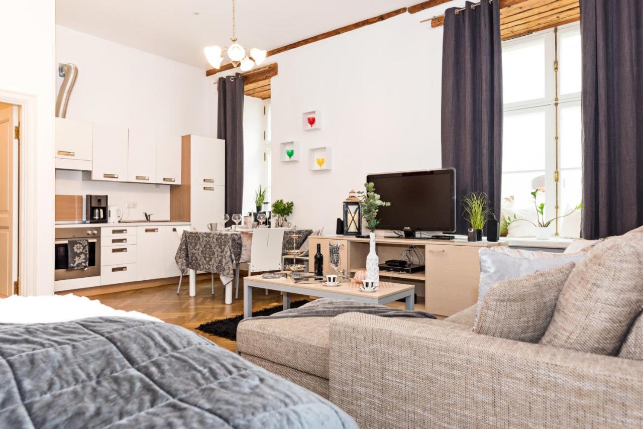 Oldhouse Apartments - Tallinn Old Town Bagian luar foto