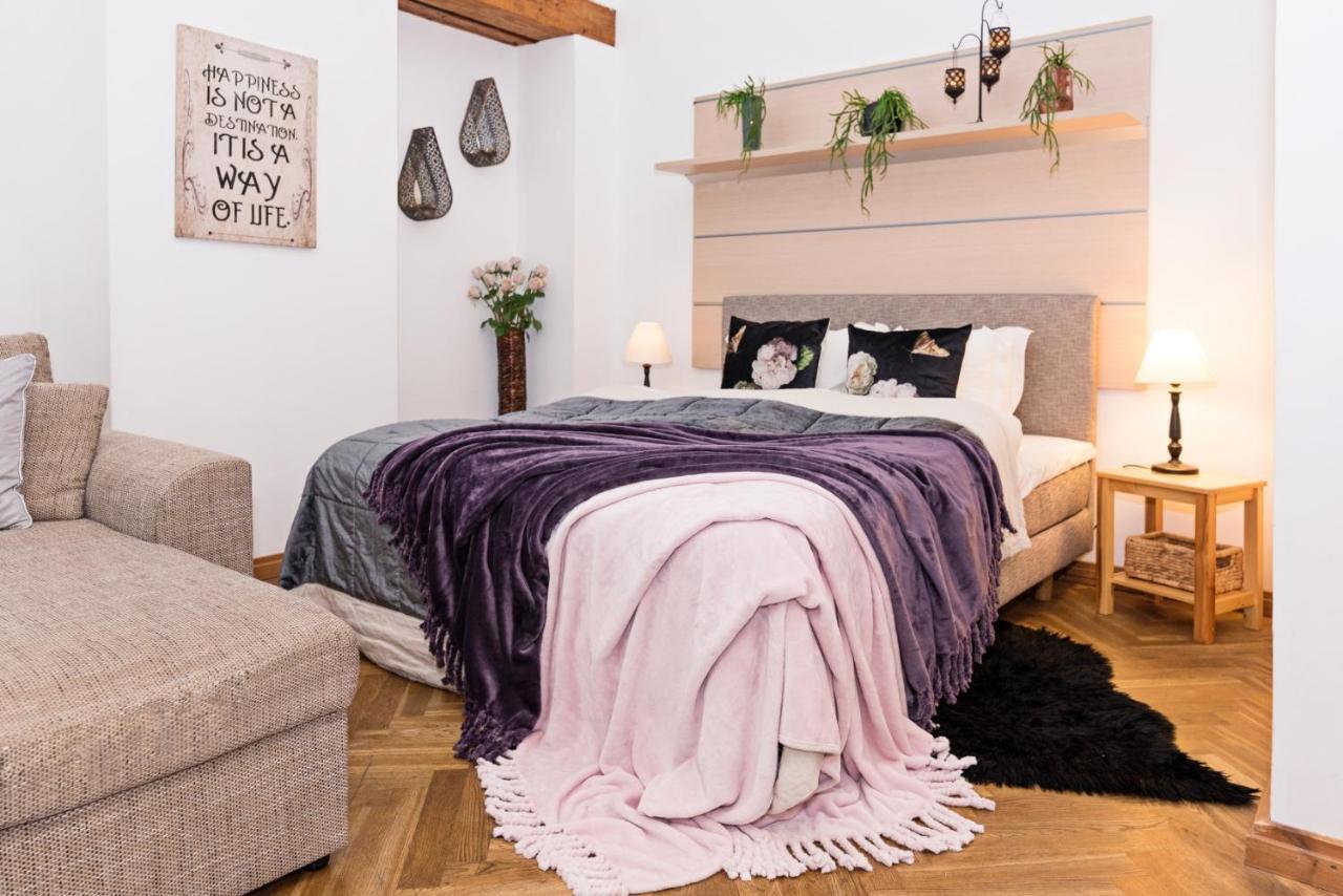 Oldhouse Apartments - Tallinn Old Town Bagian luar foto