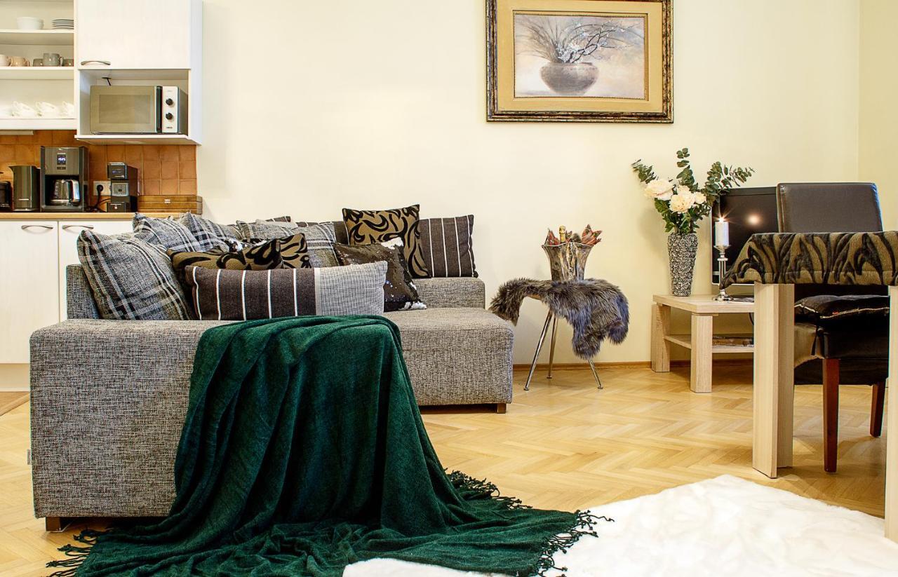 Oldhouse Apartments - Tallinn Old Town Bagian luar foto