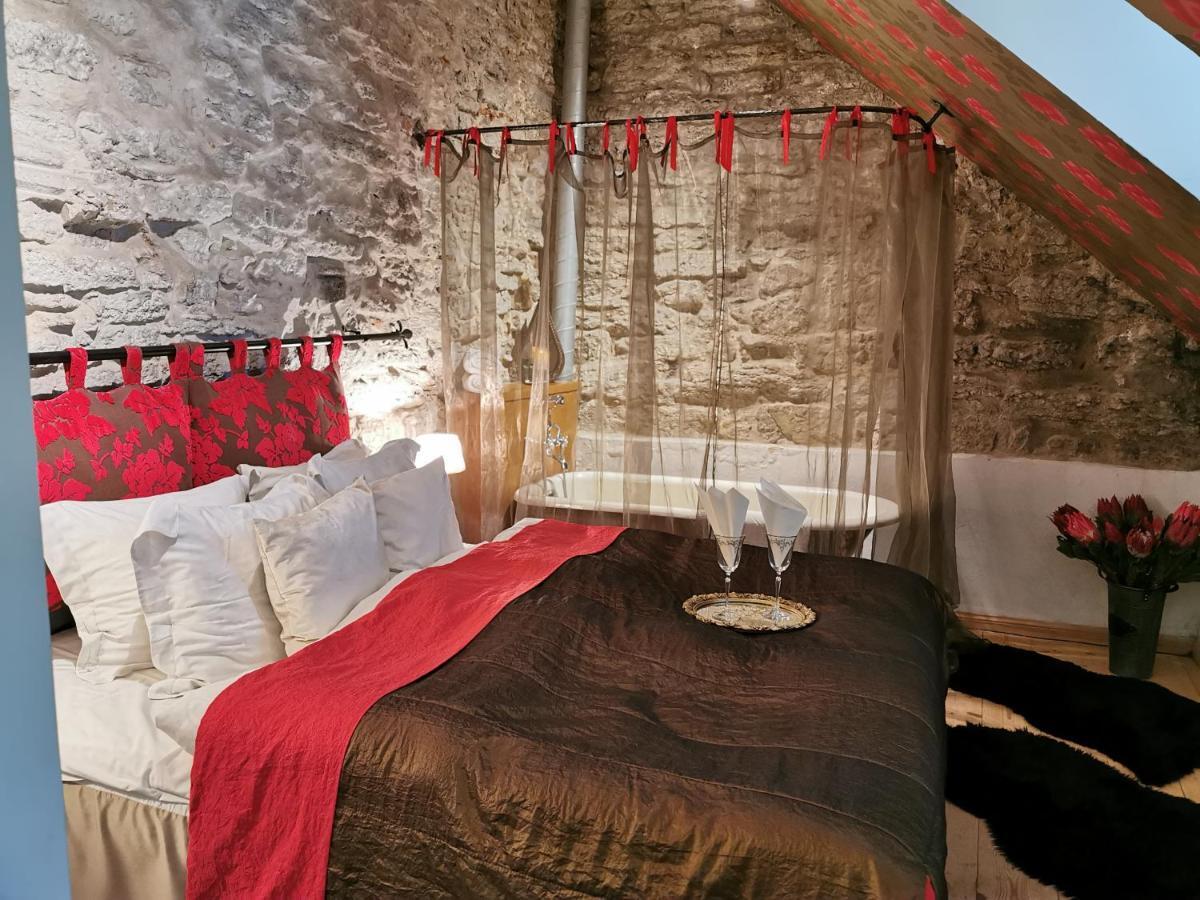 Oldhouse Apartments - Tallinn Old Town Bagian luar foto